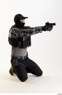 Andrew Elliott Kneeling Shooting kneeling shooting whole body 0008.jpg